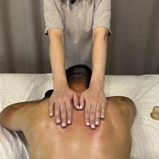 Обложка курса «Массаж шеи и воротниковой зоны: снятие боли и напряжения» на Stepik